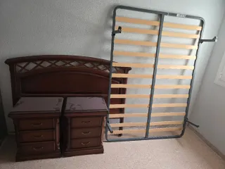 Muebles de habitación: cabecero, mesitas,armarios.