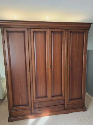 Muebles de habitación: cabecero, mesitas,armarios.