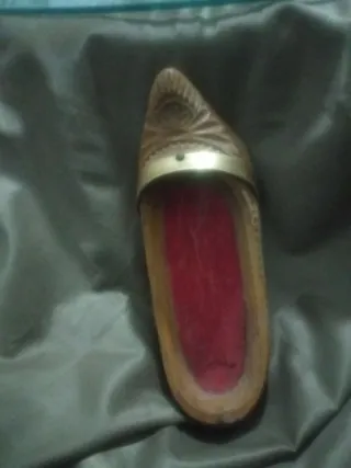 Adorno zapato madera llaves