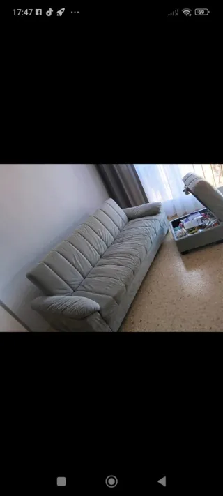 Sofá cama gris con otomana