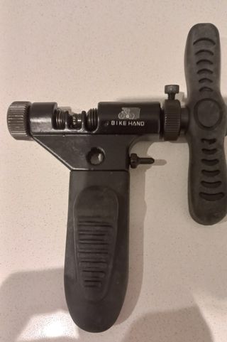 Tronchacadena Bike Hand profesional 9/11V negro.