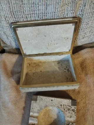 Caja y cenicero de piedra