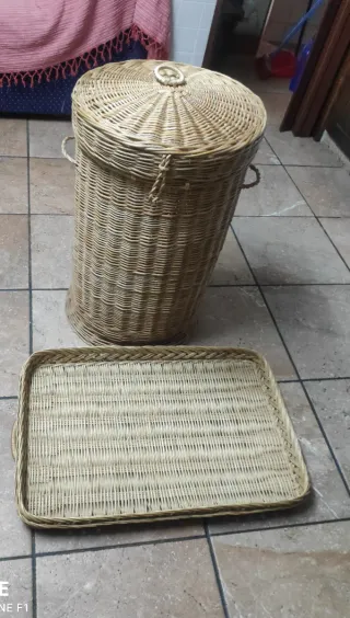 Canasto y bandeja de mimbre