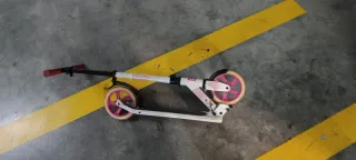 Patinete de paseo blanco y rosa plegable