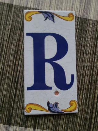 Azulejo Cerámica Letra R Decorado