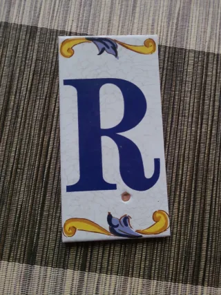 Azulejo Cerámica Letra R Decorado