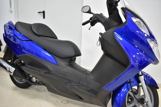 Suzuki Burgman 125cc Scooter Automática
