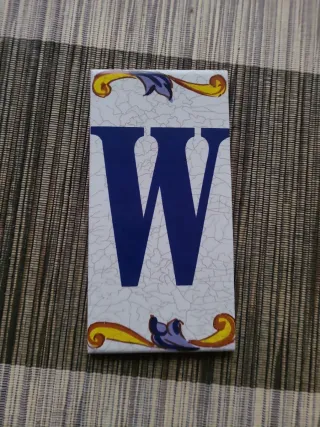 Azulejo Cerámica Letra W Decorado