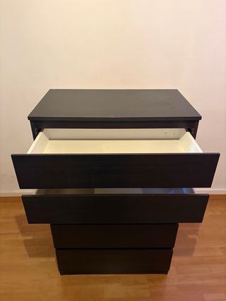 Cómoda alta 5 cajones madera oscura