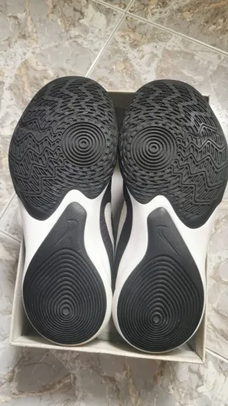 Zapatilla Nike Baloncesto Talla 42