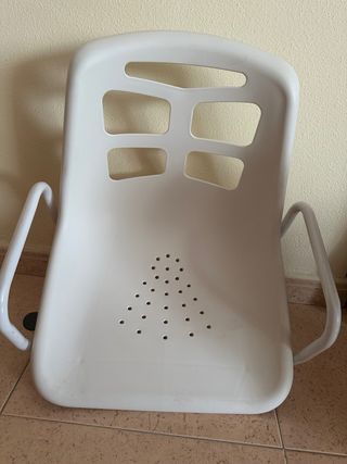 Silla para usar en la bañera para personas mayores