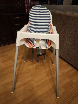 Trona infantil con cojín a rayas