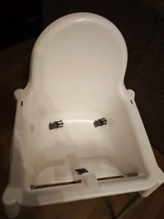 Trona infantil con cojín a rayas