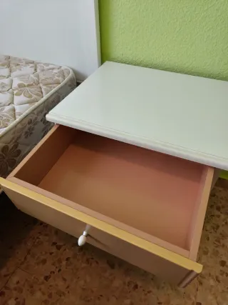 Cabecero y Mesita