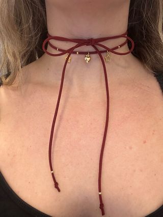 Choker cordino alcantara con ciondoli