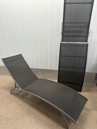 2 tumbonas de tela y metal