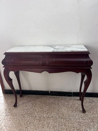 Recibidor antiguo madera y mármol