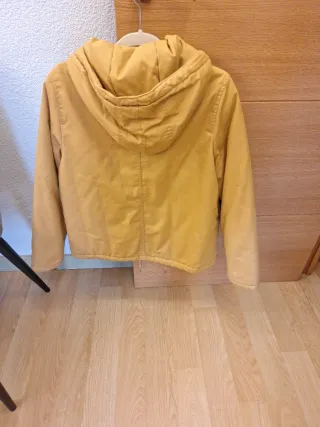Chaqueta acolchada amarilla