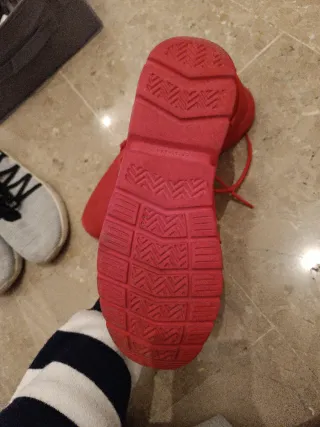 Zapatillas deportivas rojas