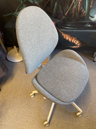Silla de escritorio IKEA Hattefjäll gris