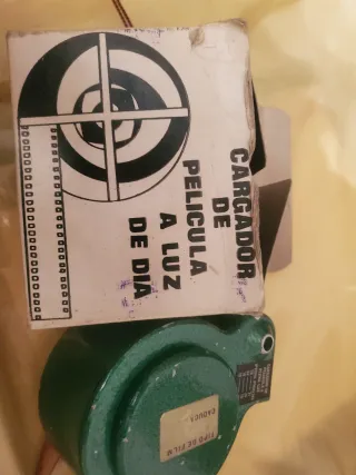 Cargador de película a plena luz