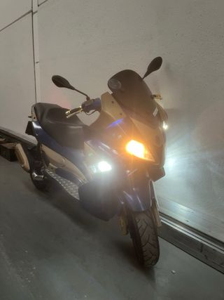 Gilera Nexus 125 Maxi Scooter Azul/Dorado