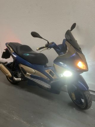 Gilera Nexus 125 Maxi Scooter Azul/Dorado