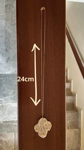 Colgante Flor Blanca y Dorada