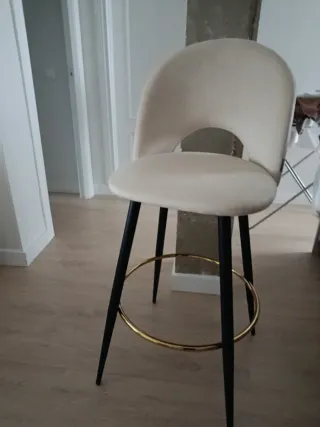 Dos taburetes altos 75cm beige y dorado