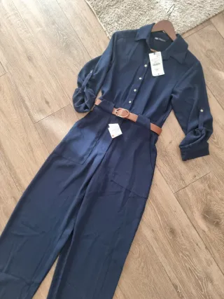 Mono largo azul con cinturón marrón