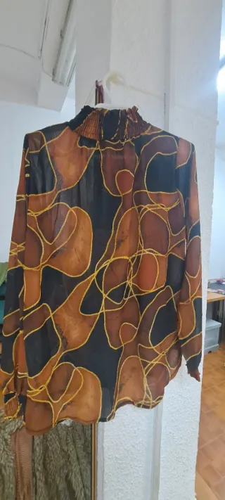 Blusa transparente estampada