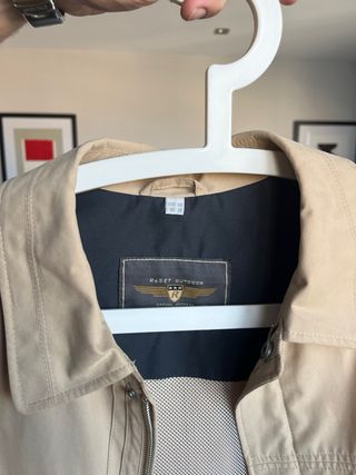 Chaqueta gabardina beige