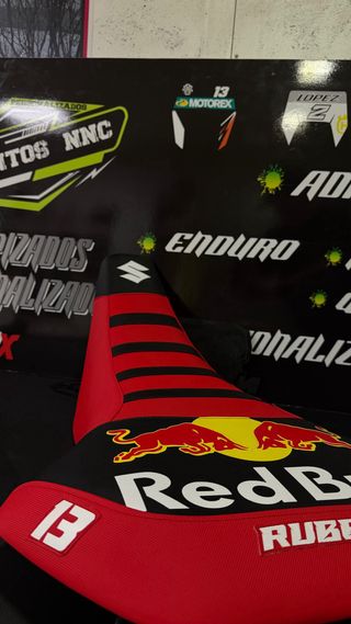Promoción LTZ 400 Red Bull con protectores