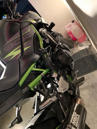 Kawasaki Z900 Negra/Verde