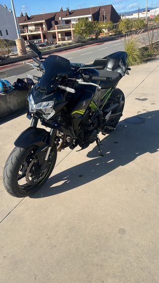Kawasaki Z900 Negra/Verde