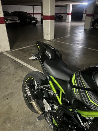 Kawasaki Z900 Negra/Verde