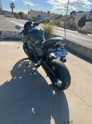 Kawasaki Z900 Negra/Verde