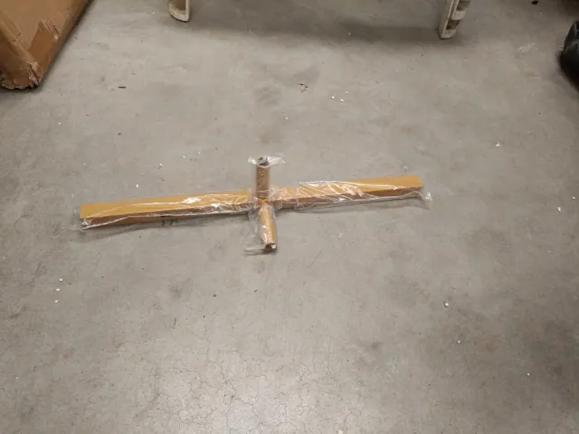 Arco metálico dorado para eventos