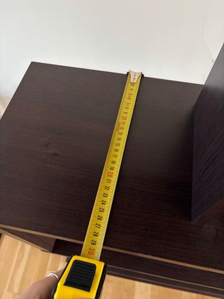 Estantería madera oscura / negro