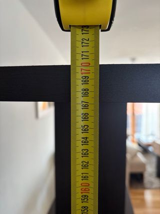 Estantería madera oscura / negro