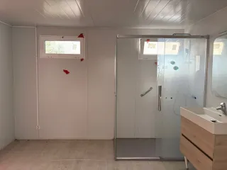 Caseta prefabricada nueva con baño y ducha. 12 M2.