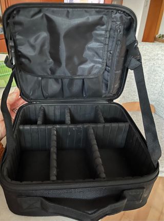 Bolsa de maquillaje rígida negra