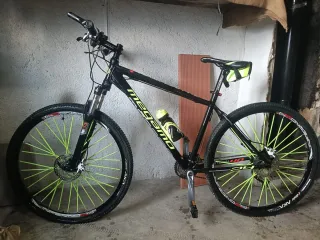 Bicicleta Megamo Negra y Amarilla