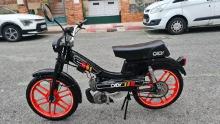 Mobylette Cady Negra y Roja