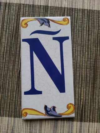 Azulejo Cerámica Letra Ñ Decorada