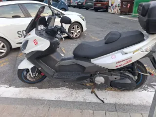 Kymco Xciting 500 R Moto Scooter
