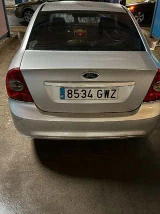 Ford Focus sendan 2009