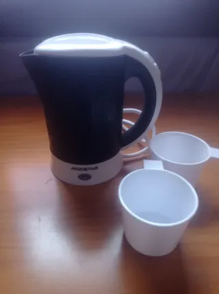 Hervidor de agua Aigostar con tazas