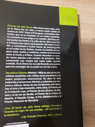 El lector de Julio Verne: Episodios de una guer...