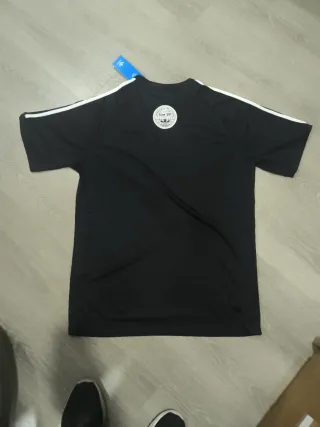 T-shirt Adidas Preta